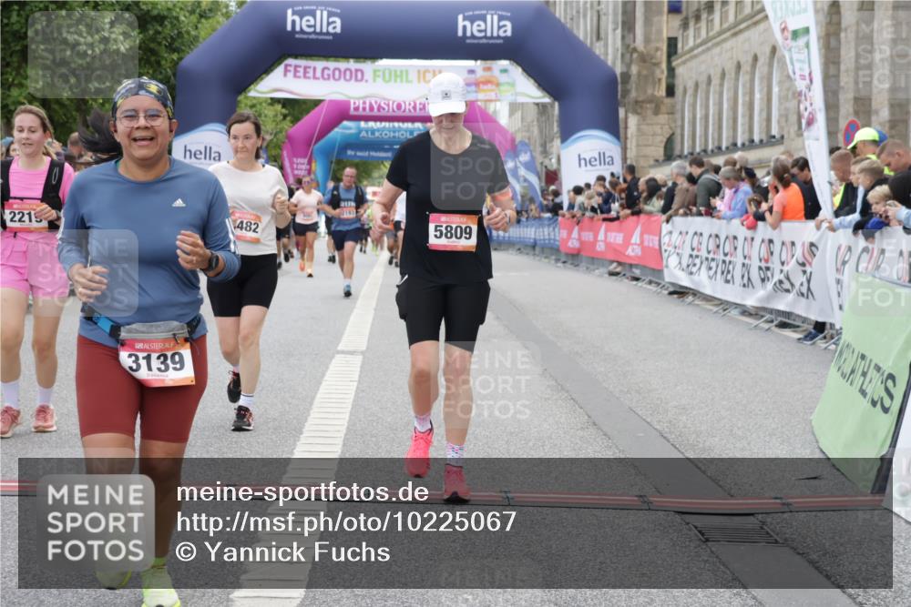 06.09.2026 - CURREX Alsterlauf Yannick Fuchs http://msf.ph/oto/10225067 06.09.2026 10:12:43 Ziel 2219, 2750, 3139, 3162, 3616, 3710, 4302, 4482, 4825, 5369, 5809, 6237, 8227 meine-sportfotos.de