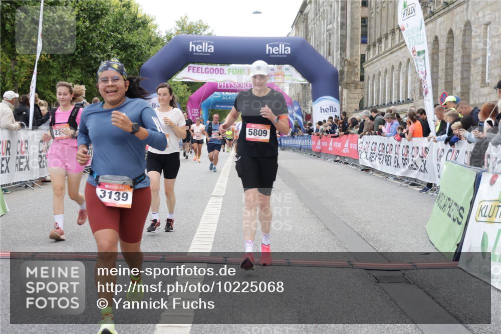 06.09.2026 - CURREX Alsterlauf Yannick Fuchs http://msf.ph/oto/10225068 06.09.2026 10:12:43 Ziel 2219, 2750, 3139, 3162, 3616, 3710, 4302, 4482, 4825, 5369, 5809, 6237, 8227 meine-sportfotos.de