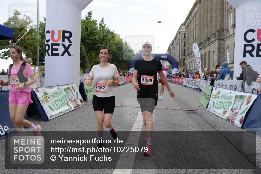 06.09.2026 - CURREX Alsterlauf Yannick Fuchs http://msf.ph/oto/10225079 06.09.2026 10:12:45 Ziel 2193, 2219, 2750, 2942, 3139, 3162, 3710, 4302, 4482, 4825, 5369, 5809, 8227 meine-sportfotos.de