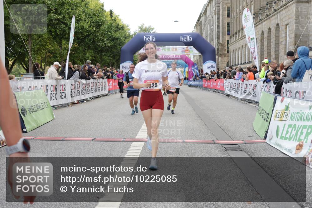 06.09.2026 - CURREX Alsterlauf Yannick Fuchs http://msf.ph/oto/10225085 06.09.2026 10:12:47 Ziel 2193, 2219, 2750, 2942, 3139, 3162, 4302, 4482, 4825, 5369, 5809, 8091 meine-sportfotos.de
