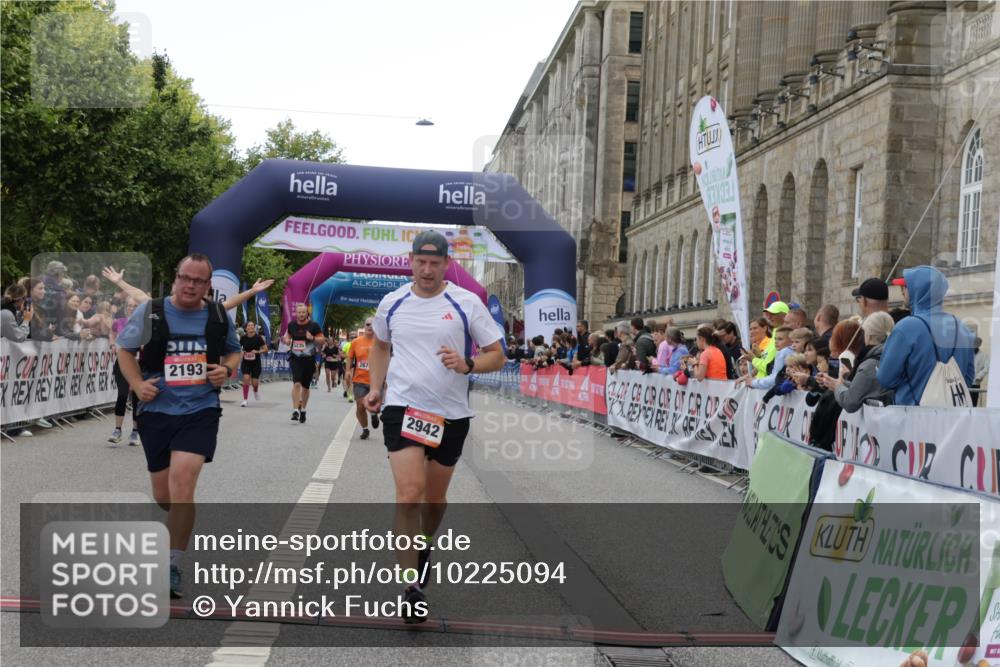 06.09.2026 - CURREX Alsterlauf Yannick Fuchs http://msf.ph/oto/10225094 06.09.2026 10:12:49 Ziel 2193, 2219, 2678, 2942, 3139, 4482, 4825, 5009, 5010, 5369, 5809, 8091 meine-sportfotos.de