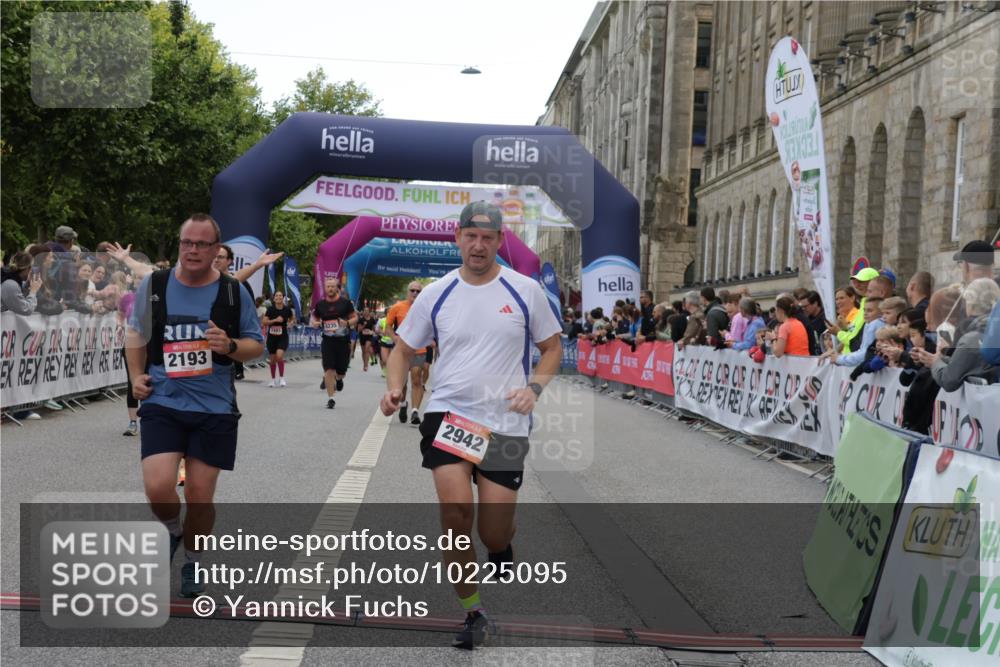 06.09.2026 - CURREX Alsterlauf Yannick Fuchs http://msf.ph/oto/10225095 06.09.2026 10:12:49 Ziel 2193, 2219, 2678, 2942, 3139, 4482, 4825, 5009, 5010, 5369, 5809, 8091 meine-sportfotos.de