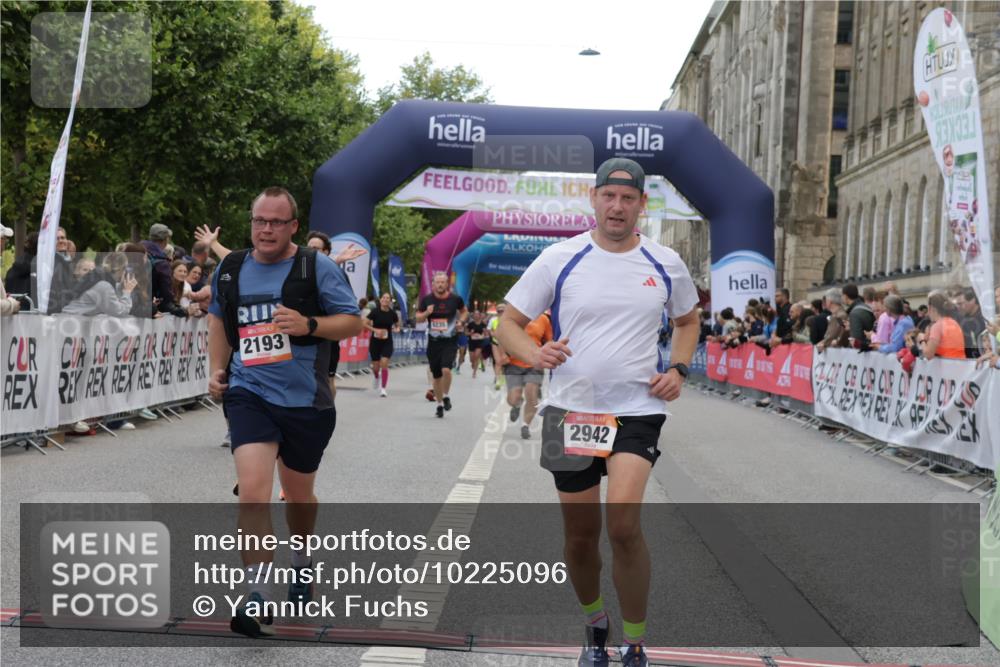 06.09.2026 - CURREX Alsterlauf Yannick Fuchs http://msf.ph/oto/10225096 06.09.2026 10:12:49 Ziel 2193, 2219, 2678, 2942, 3139, 4482, 4825, 5009, 5010, 5369, 5809, 8091 meine-sportfotos.de