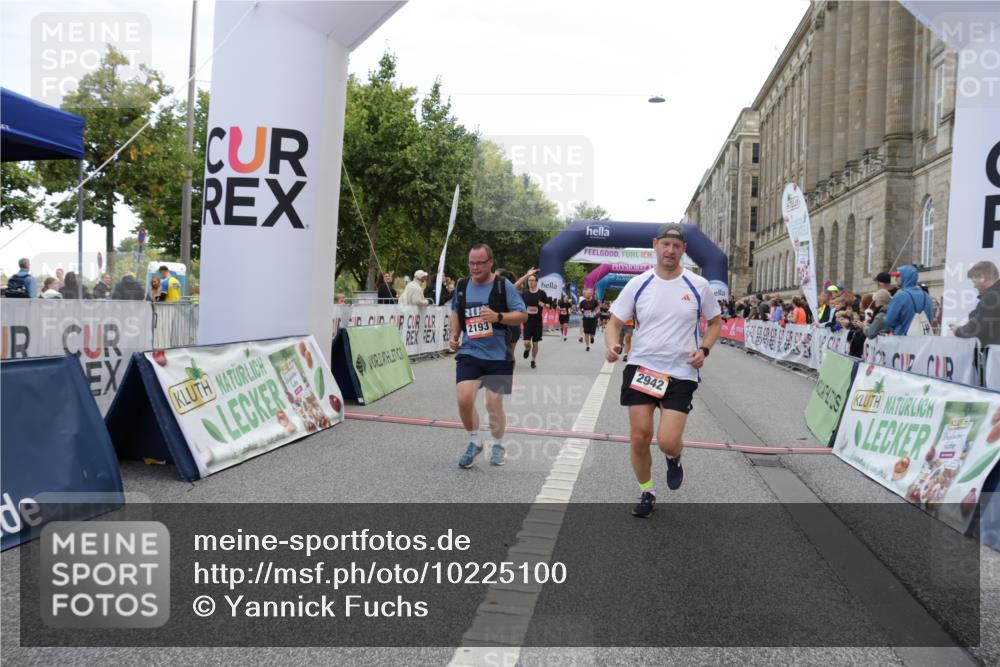 06.09.2026 - CURREX Alsterlauf Yannick Fuchs http://msf.ph/oto/10225100 06.09.2026 10:12:50 Ziel 2193, 2219, 2678, 2942, 3139, 4482, 4825, 5009, 5010, 5809, 8091 meine-sportfotos.de