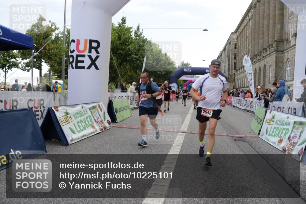 06.09.2026 - CURREX Alsterlauf Yannick Fuchs http://msf.ph/oto/10225101 06.09.2026 10:12:50 Ziel 2193, 2219, 2678, 2942, 3139, 4482, 4825, 5009, 5010, 5809, 8091 meine-sportfotos.de