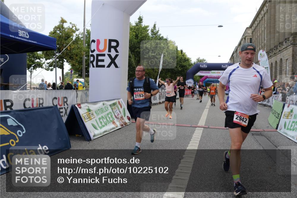 06.09.2026 - CURREX Alsterlauf Yannick Fuchs http://msf.ph/oto/10225102 06.09.2026 10:12:50 Ziel 2193, 2219, 2678, 2942, 3139, 4482, 4825, 5009, 5010, 5809, 8091 meine-sportfotos.de