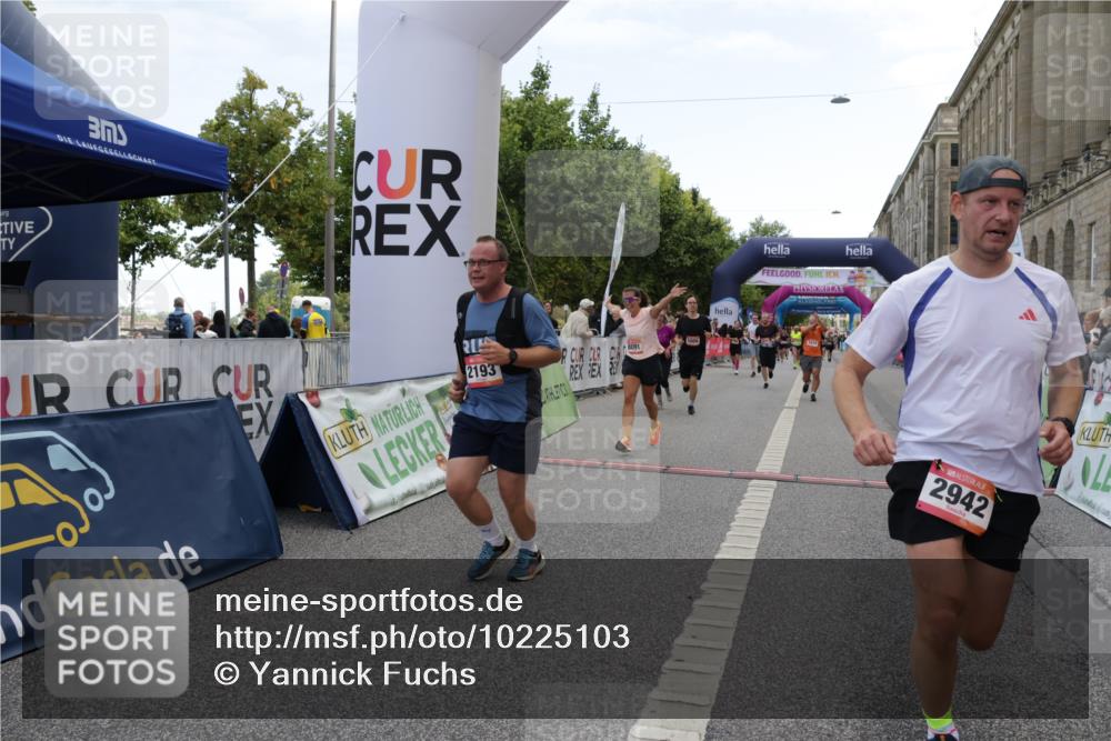 06.09.2026 - CURREX Alsterlauf Yannick Fuchs http://msf.ph/oto/10225103 06.09.2026 10:12:50 Ziel 2193, 2219, 2678, 2942, 3139, 4482, 4825, 5009, 5010, 5809, 8091 meine-sportfotos.de