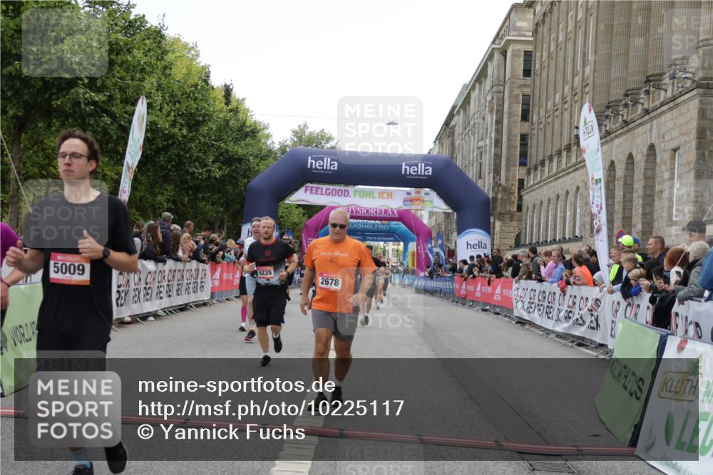06.09.2026 - CURREX Alsterlauf Yannick Fuchs http://msf.ph/oto/10225117 06.09.2026 10:12:54 Ziel 2193, 2493, 2678, 2725, 2942, 4825, 5009, 5010, 5335, 6235, 8091 meine-sportfotos.de