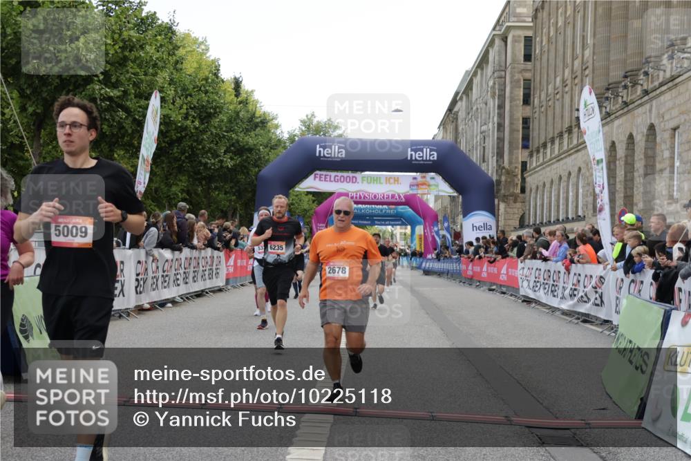 06.09.2026 - CURREX Alsterlauf Yannick Fuchs http://msf.ph/oto/10225118 06.09.2026 10:12:54 Ziel 2193, 2493, 2678, 2725, 2942, 4825, 5009, 5010, 5335, 6235, 8091 meine-sportfotos.de