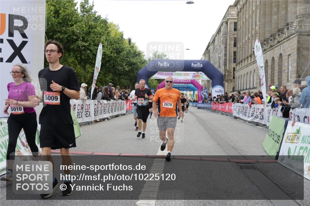 06.09.2026 - CURREX Alsterlauf Yannick Fuchs http://msf.ph/oto/10225120 06.09.2026 10:12:54 Ziel 2193, 2493, 2678, 2725, 2942, 4825, 5009, 5010, 5335, 6235, 8091 meine-sportfotos.de