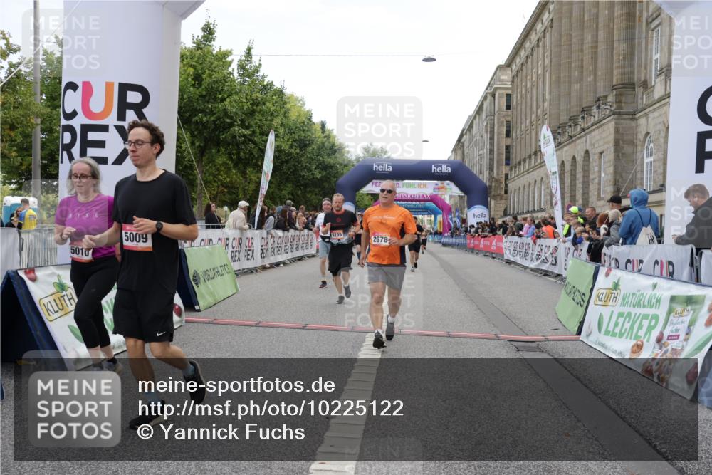 06.09.2026 - CURREX Alsterlauf Yannick Fuchs http://msf.ph/oto/10225122 06.09.2026 10:12:54 Ziel 2193, 2493, 2678, 2725, 2942, 4825, 5009, 5010, 5335, 6235, 8091 meine-sportfotos.de