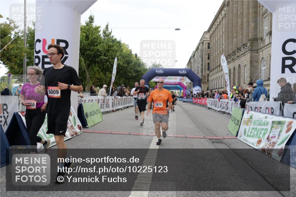 06.09.2026 - CURREX Alsterlauf Yannick Fuchs http://msf.ph/oto/10225123 06.09.2026 10:12:55 Ziel 2193, 2493, 2678, 2725, 2942, 5009, 5010, 5335, 6235, 8091, 8186 meine-sportfotos.de