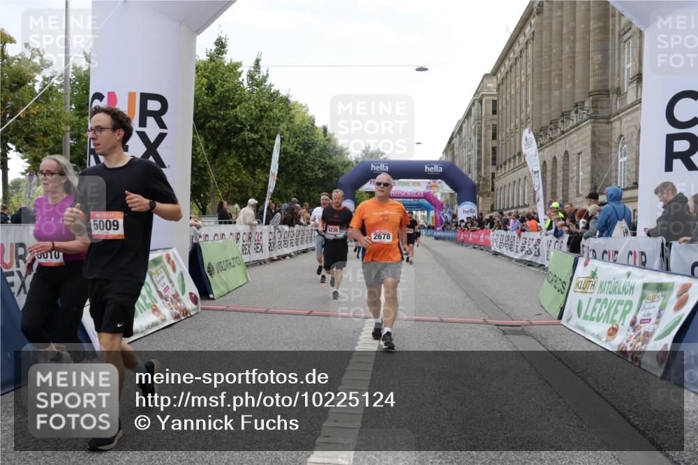 06.09.2026 - CURREX Alsterlauf Yannick Fuchs http://msf.ph/oto/10225124 06.09.2026 10:12:55 Ziel 2193, 2493, 2678, 2725, 2942, 5009, 5010, 5335, 6235, 8091, 8186 meine-sportfotos.de