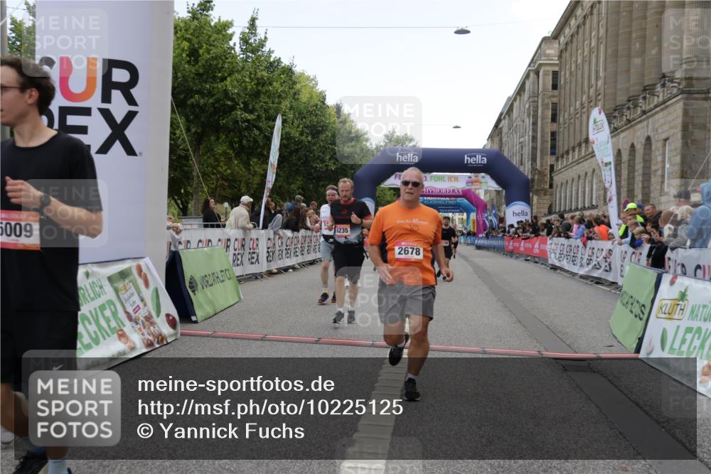 06.09.2026 - CURREX Alsterlauf Yannick Fuchs http://msf.ph/oto/10225125 06.09.2026 10:12:55 Ziel 2193, 2493, 2678, 2725, 2942, 5009, 5010, 5335, 6235, 8091, 8186 meine-sportfotos.de