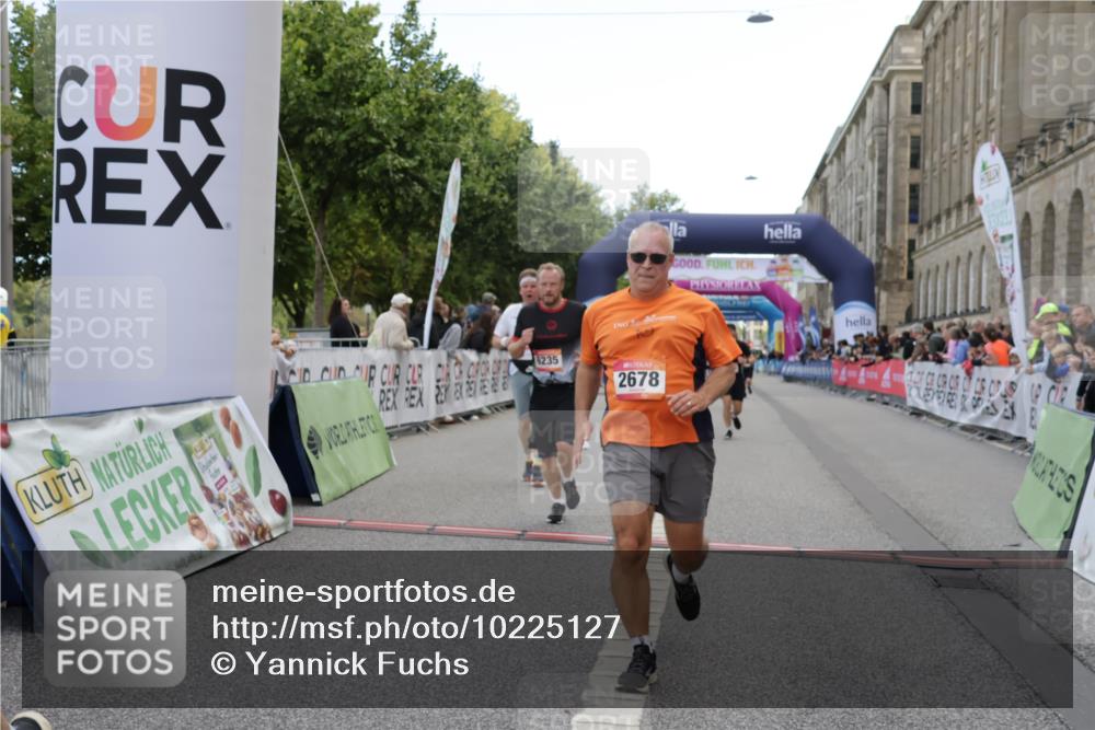 06.09.2026 - CURREX Alsterlauf Yannick Fuchs http://msf.ph/oto/10225127 06.09.2026 10:12:55 Ziel 2193, 2493, 2678, 2725, 2942, 5009, 5010, 5335, 6235, 8091, 8186 meine-sportfotos.de