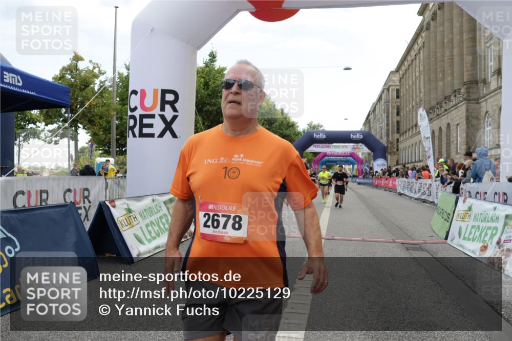 06.09.2026 - CURREX Alsterlauf Yannick Fuchs http://msf.ph/oto/10225129 06.09.2026 10:12:56 Ziel 2193, 2493, 2678, 2725, 2942, 5009, 5010, 5335, 5601, 6235, 8091, 8186 meine-sportfotos.de