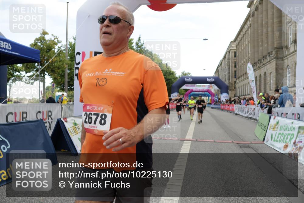 06.09.2026 - CURREX Alsterlauf Yannick Fuchs http://msf.ph/oto/10225130 06.09.2026 10:12:57 Ziel 2193, 2493, 2588, 2678, 2725, 5009, 5010, 5162, 5335, 5601, 6235, 8091, 8186 meine-sportfotos.de
