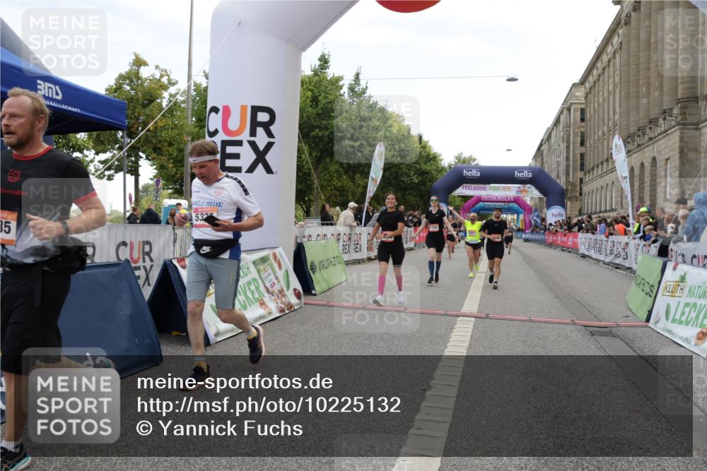 06.09.2026 - CURREX Alsterlauf Yannick Fuchs http://msf.ph/oto/10225132 06.09.2026 10:12:58 Ziel 2493, 2588, 2678, 2725, 5009, 5010, 5162, 5335, 5601, 6235, 8091, 8186 meine-sportfotos.de