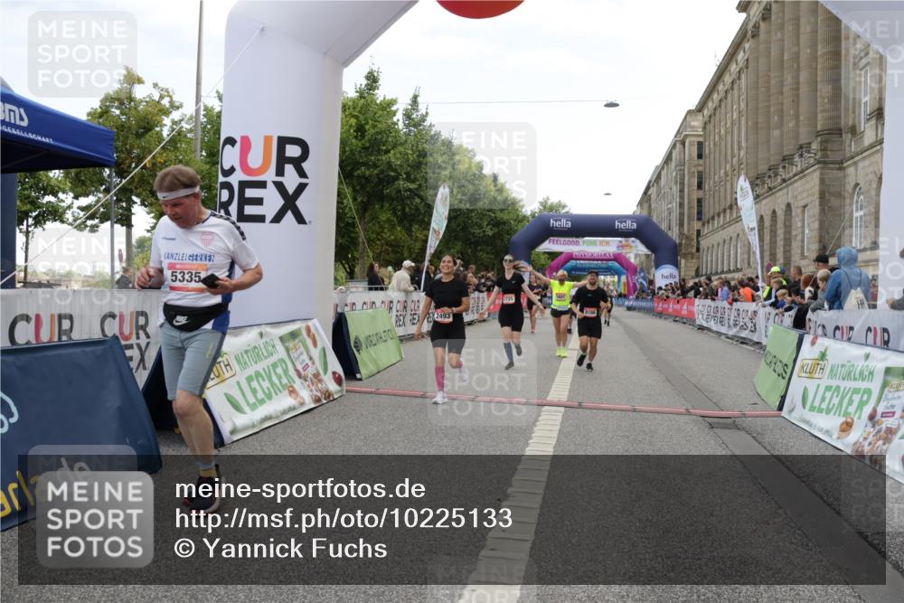 06.09.2026 - CURREX Alsterlauf Yannick Fuchs http://msf.ph/oto/10225133 06.09.2026 10:12:58 Ziel 2493, 2588, 2678, 2725, 5009, 5010, 5162, 5335, 5601, 6235, 8091, 8186 meine-sportfotos.de