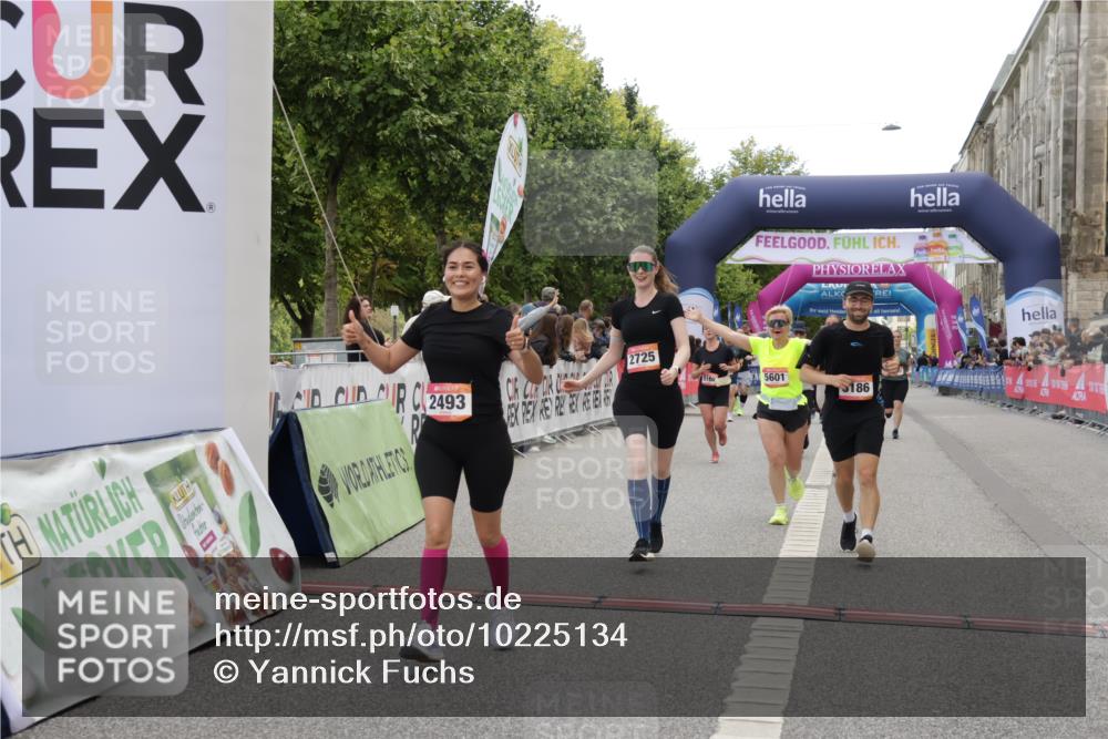 06.09.2026 - CURREX Alsterlauf Yannick Fuchs http://msf.ph/oto/10225134 06.09.2026 10:12:58 Ziel 2493, 2588, 2678, 2725, 5009, 5010, 5162, 5335, 5601, 6235, 8091, 8186 meine-sportfotos.de