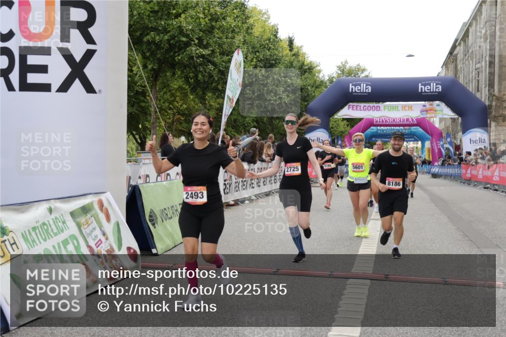 06.09.2026 - CURREX Alsterlauf Yannick Fuchs http://msf.ph/oto/10225135 06.09.2026 10:12:59 Ziel 2493, 2588, 2595, 2678, 2725, 5009, 5010, 5162, 5335, 5601, 6235, 8186 meine-sportfotos.de
