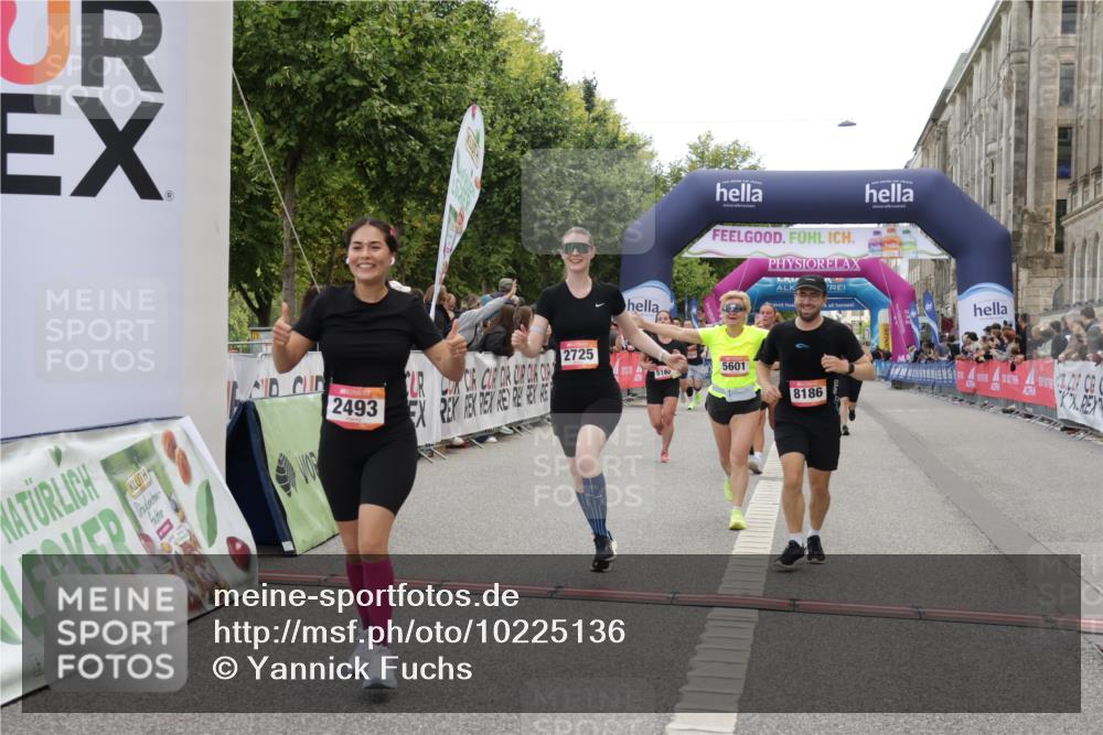 06.09.2026 - CURREX Alsterlauf Yannick Fuchs http://msf.ph/oto/10225136 06.09.2026 10:12:59 Ziel 2493, 2588, 2595, 2678, 2725, 5009, 5010, 5162, 5335, 5601, 6235, 8186 meine-sportfotos.de