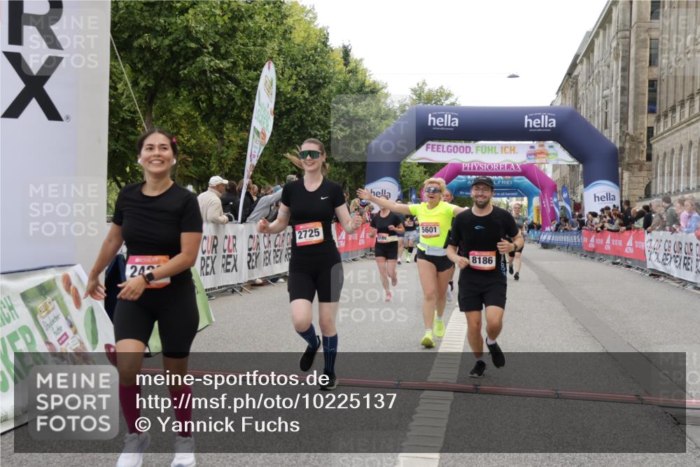 06.09.2026 - CURREX Alsterlauf Yannick Fuchs http://msf.ph/oto/10225137 06.09.2026 10:12:59 Ziel 2493, 2588, 2595, 2678, 2725, 5009, 5010, 5162, 5335, 5601, 6235, 8186 meine-sportfotos.de