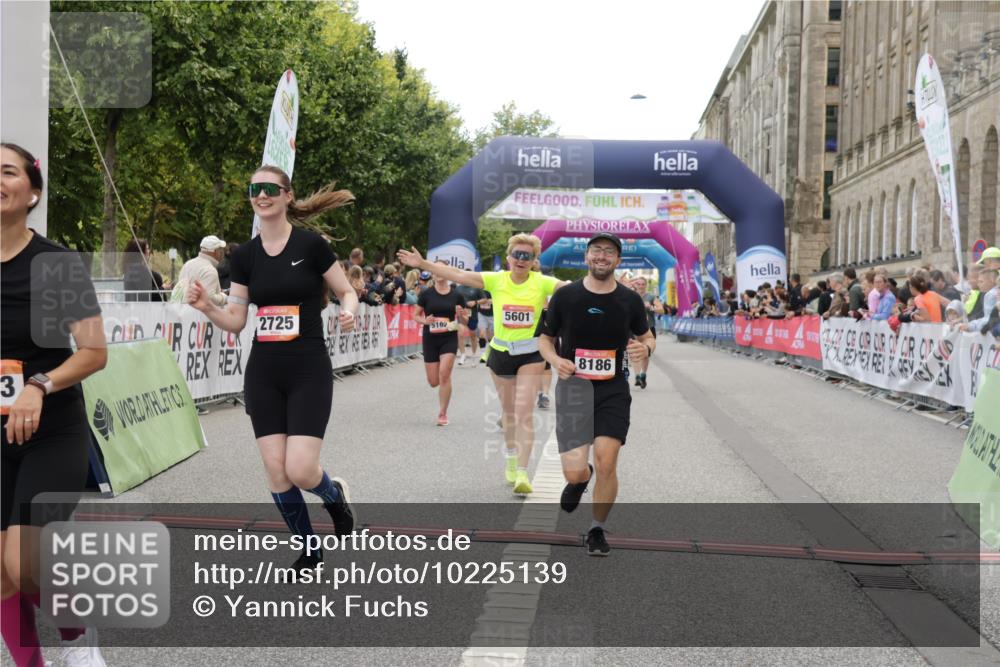06.09.2026 - CURREX Alsterlauf Yannick Fuchs http://msf.ph/oto/10225139 06.09.2026 10:12:59 Ziel 2493, 2588, 2595, 2678, 2725, 5009, 5010, 5162, 5335, 5601, 6235, 8186 meine-sportfotos.de