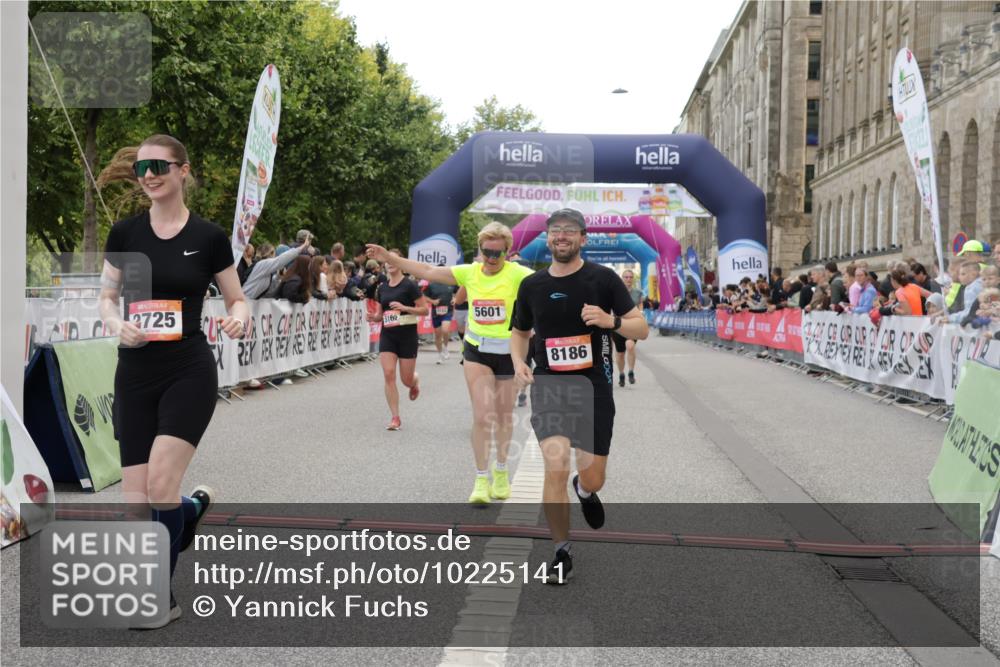 06.09.2026 - CURREX Alsterlauf Yannick Fuchs http://msf.ph/oto/10225141 06.09.2026 10:13:00 Ziel 2285, 2493, 2588, 2595, 2678, 2725, 3901, 5009, 5010, 5162, 5335, 5601, 6235, 8186 meine-sportfotos.de