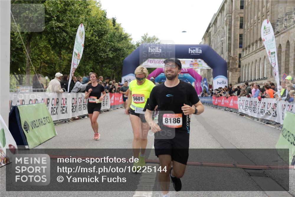06.09.2026 - CURREX Alsterlauf Yannick Fuchs http://msf.ph/oto/10225144 06.09.2026 10:13:00 Ziel 2285, 2493, 2588, 2595, 2678, 2725, 3901, 5009, 5010, 5162, 5335, 5601, 6235, 8186 meine-sportfotos.de