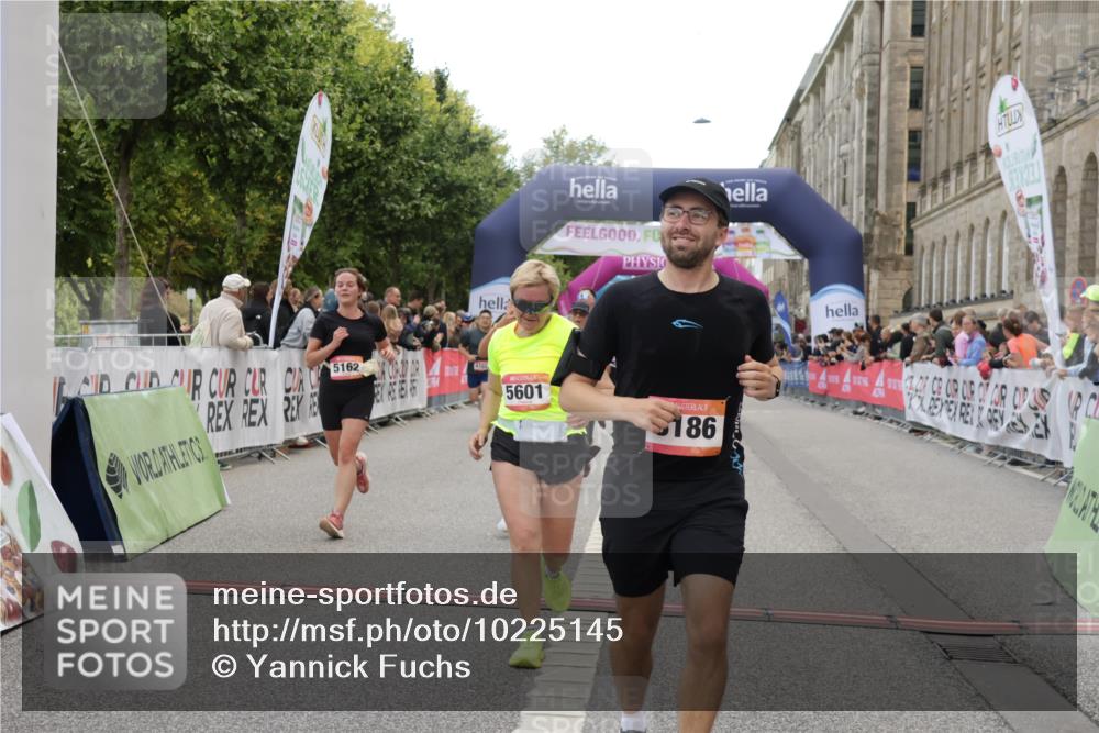 06.09.2026 - CURREX Alsterlauf Yannick Fuchs http://msf.ph/oto/10225145 06.09.2026 10:13:01 Ziel 2073, 2285, 2493, 2588, 2595, 2678, 2725, 3891, 3901, 4035, 5162, 5335, 5601, 6235, 8186 meine-sportfotos.de