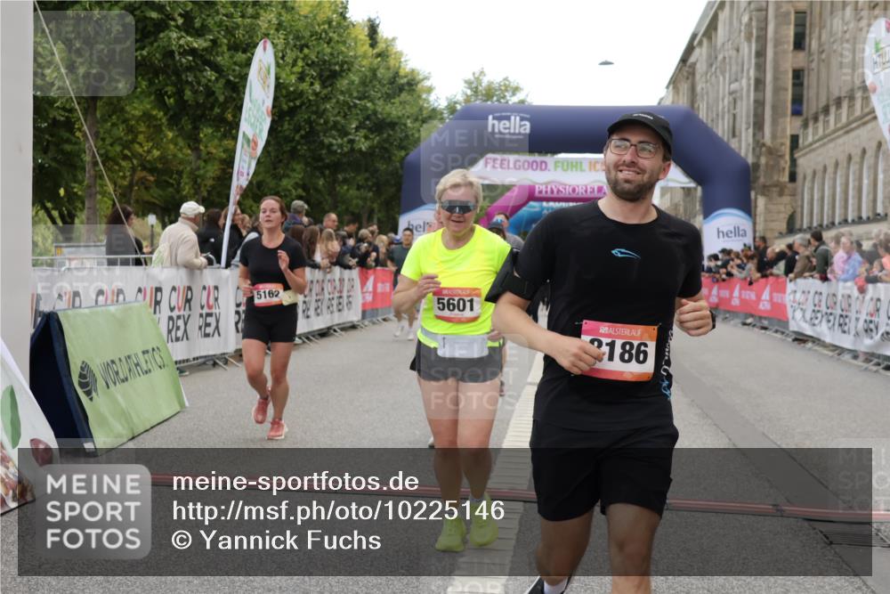 06.09.2026 - CURREX Alsterlauf Yannick Fuchs http://msf.ph/oto/10225146 06.09.2026 10:13:01 Ziel 2073, 2285, 2493, 2588, 2595, 2678, 2725, 3891, 3901, 4035, 5162, 5335, 5601, 6235, 8186 meine-sportfotos.de