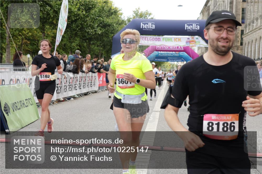 06.09.2026 - CURREX Alsterlauf Yannick Fuchs http://msf.ph/oto/10225147 06.09.2026 10:13:01 Ziel 2073, 2285, 2493, 2588, 2595, 2678, 2725, 3891, 3901, 4035, 5162, 5335, 5601, 6235, 8186 meine-sportfotos.de