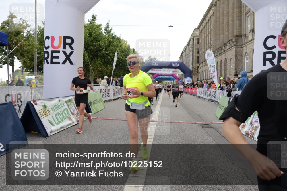 06.09.2026 - CURREX Alsterlauf Yannick Fuchs http://msf.ph/oto/10225152 06.09.2026 10:13:02 Ziel 2073, 2285, 2493, 2588, 2595, 2725, 3891, 3901, 4035, 4103, 5162, 5335, 5601, 6235, 8186 meine-sportfotos.de