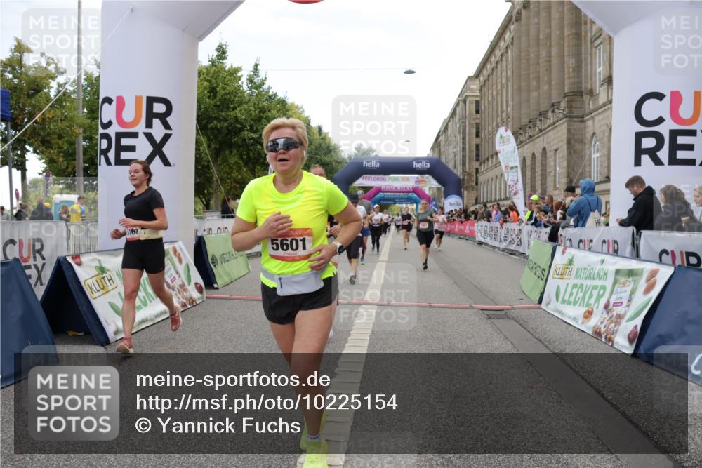 06.09.2026 - CURREX Alsterlauf Yannick Fuchs http://msf.ph/oto/10225154 06.09.2026 10:13:02 Ziel 2073, 2285, 2493, 2588, 2595, 2725, 3891, 3901, 4035, 4103, 5162, 5335, 5601, 6235, 8186 meine-sportfotos.de
