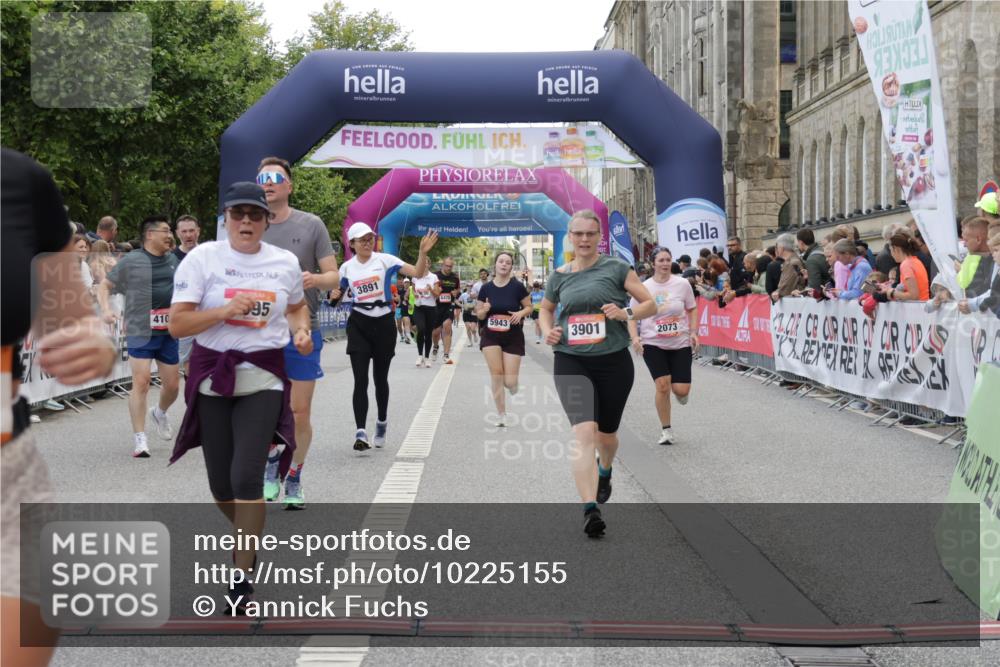 06.09.2026 - CURREX Alsterlauf Yannick Fuchs http://msf.ph/oto/10225155 06.09.2026 10:13:03 Ziel 2073, 2285, 2493, 2588, 2595, 2725, 2824, 3891, 3901, 4035, 4103, 5162, 5335, 5601, 5943, 6235, 8186 meine-sportfotos.de