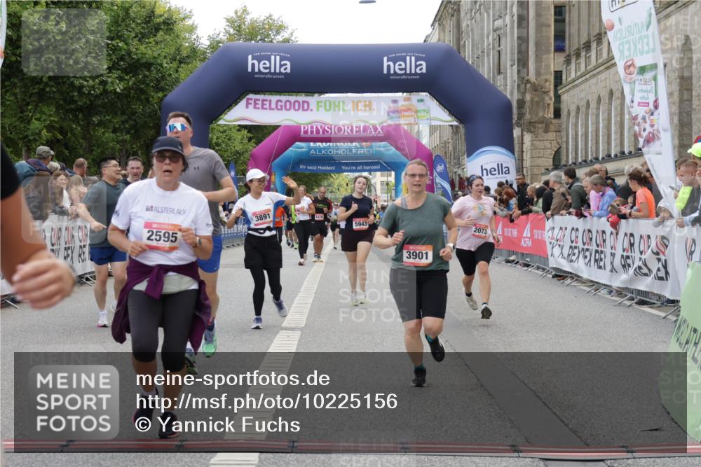 06.09.2026 - CURREX Alsterlauf Yannick Fuchs http://msf.ph/oto/10225156 06.09.2026 10:13:03 Ziel 2073, 2285, 2493, 2588, 2595, 2725, 2824, 3891, 3901, 4035, 4103, 5162, 5335, 5601, 5943, 6235, 8186 meine-sportfotos.de