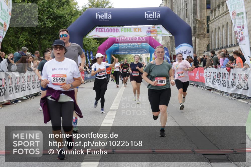 06.09.2026 - CURREX Alsterlauf Yannick Fuchs http://msf.ph/oto/10225158 06.09.2026 10:13:04 Ziel 2073, 2285, 2493, 2588, 2595, 2725, 2824, 3891, 3901, 4035, 4103, 5162, 5335, 5601, 5943, 8186 meine-sportfotos.de