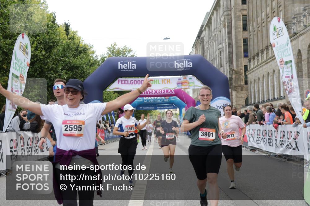 06.09.2026 - CURREX Alsterlauf Yannick Fuchs http://msf.ph/oto/10225160 06.09.2026 10:13:04 Ziel 2073, 2285, 2493, 2588, 2595, 2725, 2824, 3891, 3901, 4035, 4103, 5162, 5335, 5601, 5943, 8186 meine-sportfotos.de