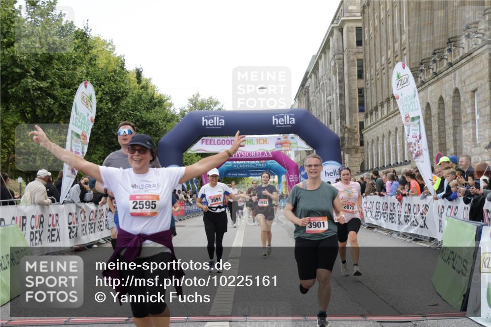 06.09.2026 - CURREX Alsterlauf Yannick Fuchs http://msf.ph/oto/10225161 06.09.2026 10:13:04 Ziel 2073, 2285, 2493, 2588, 2595, 2725, 2824, 3891, 3901, 4035, 4103, 5162, 5335, 5601, 5943, 8186 meine-sportfotos.de