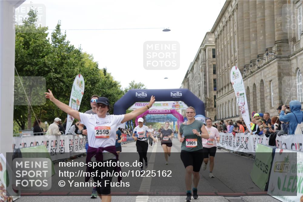 06.09.2026 - CURREX Alsterlauf Yannick Fuchs http://msf.ph/oto/10225162 06.09.2026 10:13:05 Ziel 2073, 2285, 2493, 2588, 2595, 2725, 2824, 3891, 3901, 4035, 4103, 5162, 5601, 5943, 8186 meine-sportfotos.de