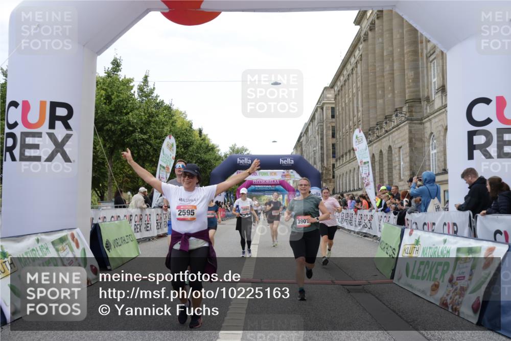 06.09.2026 - CURREX Alsterlauf Yannick Fuchs http://msf.ph/oto/10225163 06.09.2026 10:13:05 Ziel 2073, 2285, 2493, 2588, 2595, 2725, 2824, 3891, 3901, 4035, 4103, 5162, 5601, 5943, 8186 meine-sportfotos.de