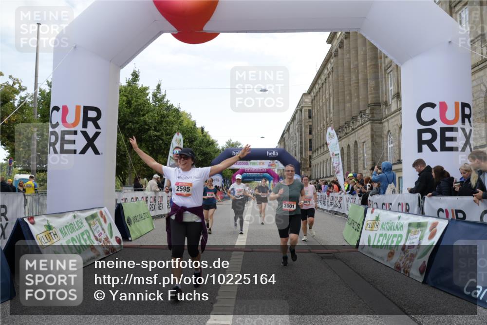 06.09.2026 - CURREX Alsterlauf Yannick Fuchs http://msf.ph/oto/10225164 06.09.2026 10:13:05 Ziel 2073, 2285, 2493, 2588, 2595, 2725, 2824, 3891, 3901, 4035, 4103, 5162, 5601, 5943, 8186 meine-sportfotos.de