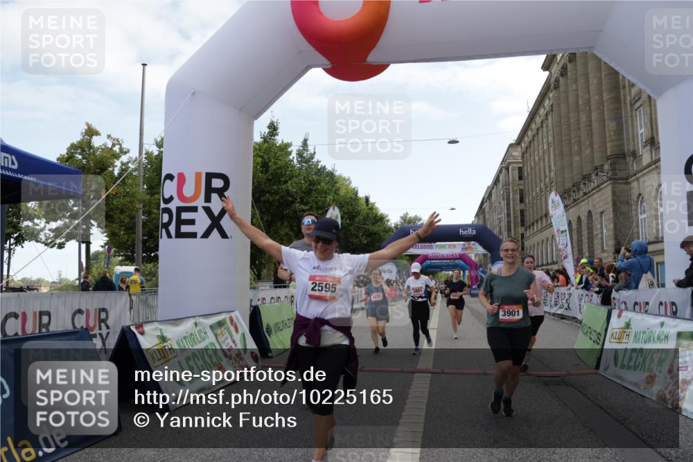06.09.2026 - CURREX Alsterlauf Yannick Fuchs http://msf.ph/oto/10225165 06.09.2026 10:13:05 Ziel 2073, 2285, 2493, 2588, 2595, 2725, 2824, 3891, 3901, 4035, 4103, 5162, 5601, 5943, 8186 meine-sportfotos.de