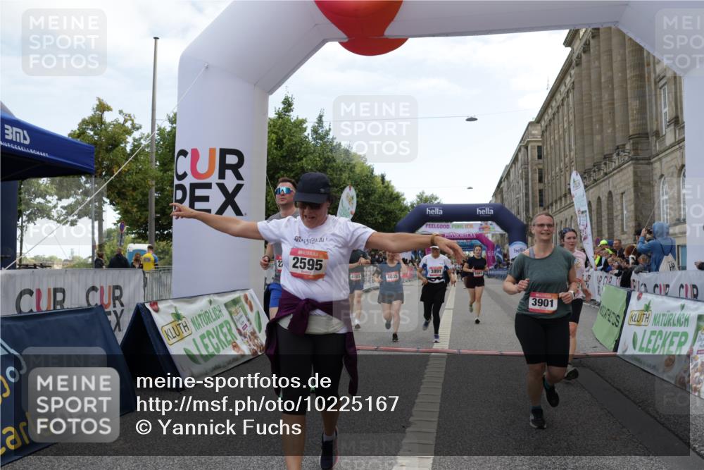 06.09.2026 - CURREX Alsterlauf Yannick Fuchs http://msf.ph/oto/10225167 06.09.2026 10:13:06 Ziel 2073, 2285, 2588, 2595, 2725, 2824, 3891, 3901, 4035, 4103, 5162, 5601, 5943, 8186 meine-sportfotos.de