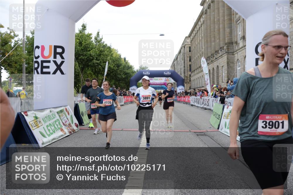 06.09.2026 - CURREX Alsterlauf Yannick Fuchs http://msf.ph/oto/10225171 06.09.2026 10:13:07 Ziel 2073, 2285, 2588, 2595, 2824, 3891, 3901, 4035, 4103, 5162, 5601, 5943, 8186 meine-sportfotos.de