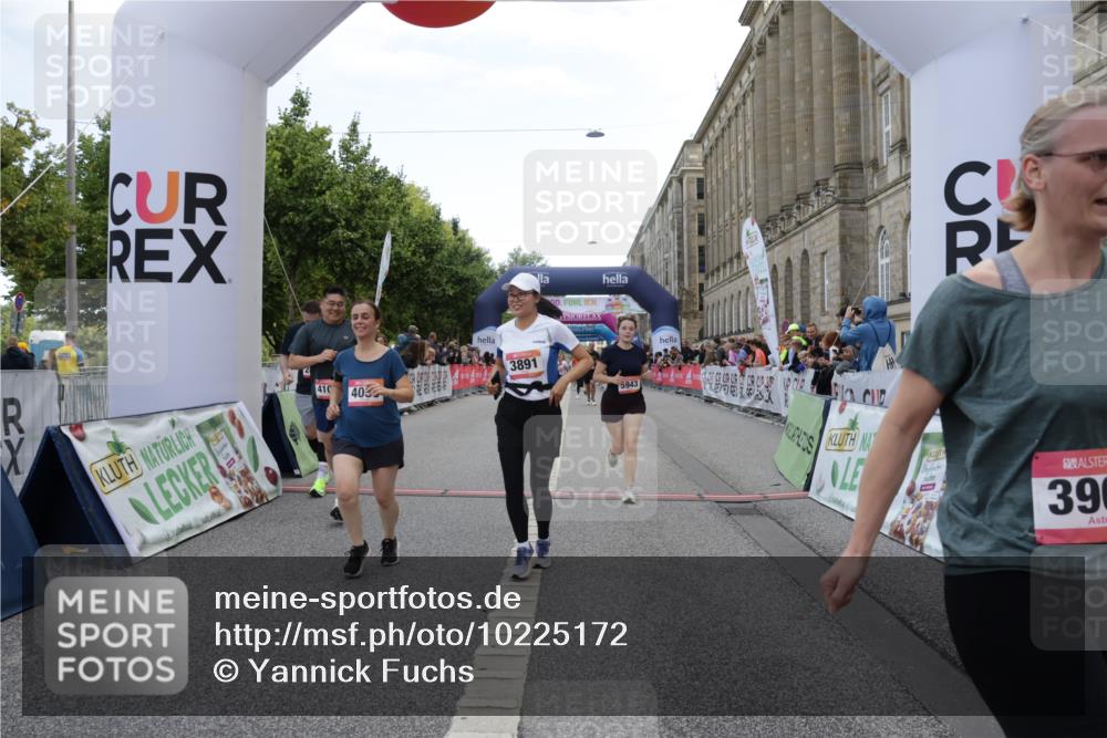 06.09.2026 - CURREX Alsterlauf Yannick Fuchs http://msf.ph/oto/10225172 06.09.2026 10:13:07 Ziel 2073, 2285, 2588, 2595, 2824, 3891, 3901, 4035, 4103, 5162, 5601, 5943, 8186 meine-sportfotos.de
