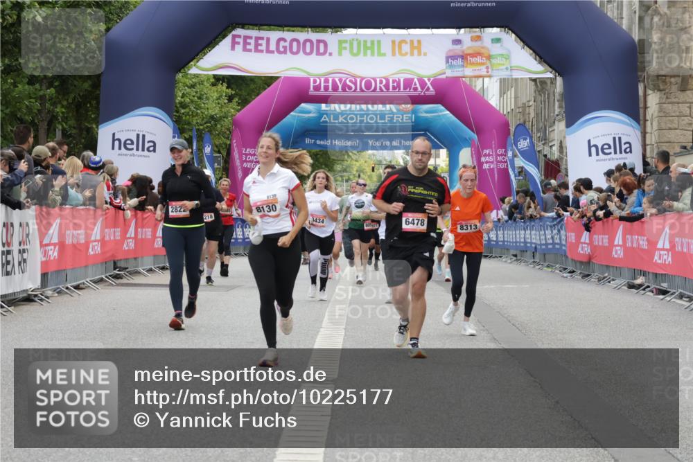 06.09.2026 - CURREX Alsterlauf Yannick Fuchs http://msf.ph/oto/10225177 06.09.2026 10:13:09 Ziel 2073, 2285, 2588, 2595, 2824, 3891, 3901, 4035, 4103, 5162, 5943, 6478, 8130, 8313 meine-sportfotos.de