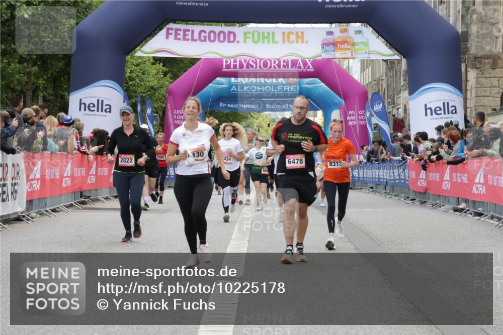 06.09.2026 - CURREX Alsterlauf Yannick Fuchs http://msf.ph/oto/10225178 06.09.2026 10:13:10 Ziel 2073, 2285, 2595, 2822, 2824, 3891, 3901, 4035, 4103, 5943, 6478, 8130, 8313 meine-sportfotos.de