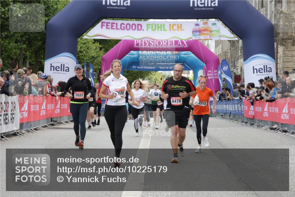 06.09.2026 - CURREX Alsterlauf Yannick Fuchs http://msf.ph/oto/10225179 06.09.2026 10:13:10 Ziel 2073, 2285, 2595, 2822, 2824, 3891, 3901, 4035, 4103, 5943, 6478, 8130, 8313 meine-sportfotos.de